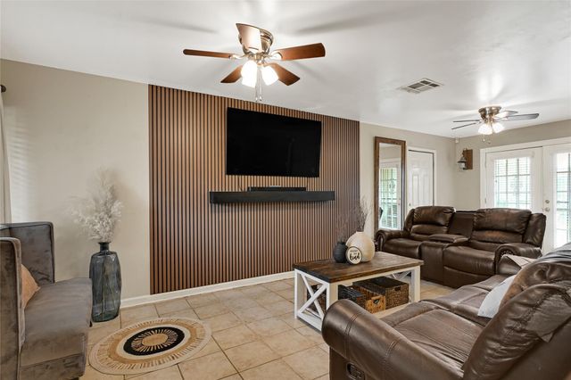 5843 Kenilwood Drive, Houston, TX 77033