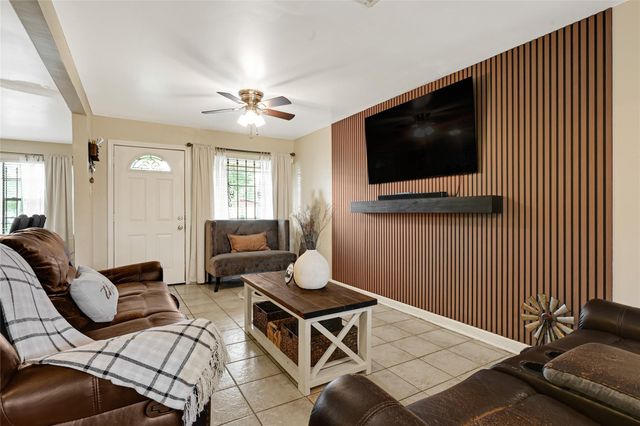 5843 Kenilwood Drive, Houston, TX 77033