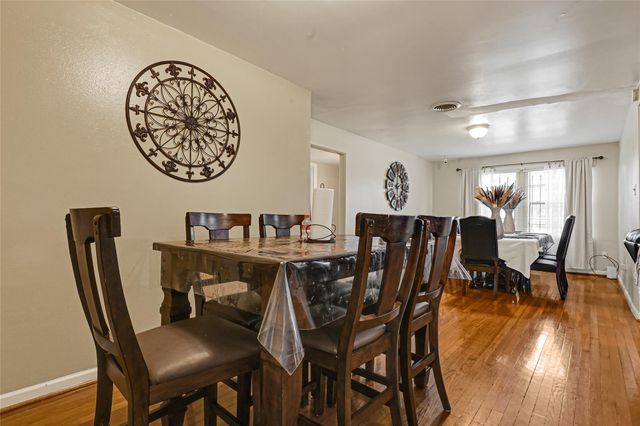 5843 Kenilwood Drive, Houston, TX 77033