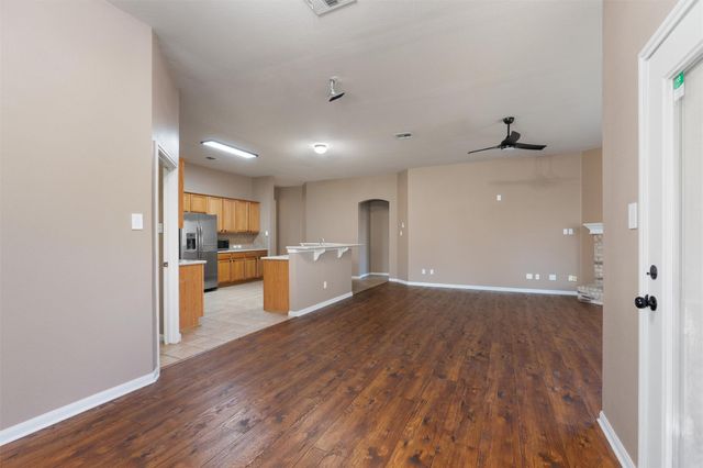 407 Red Hawk DR, Leander, TX 78641