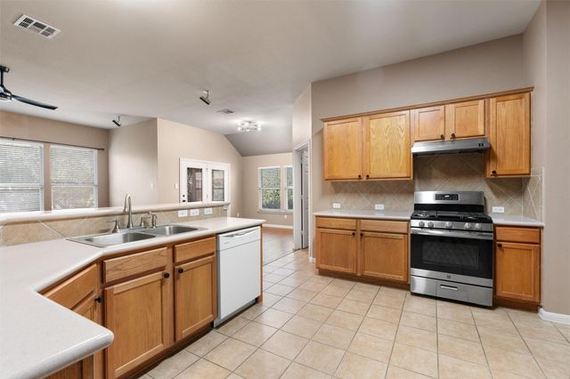 407 Red Hawk DR, Leander, TX 78641