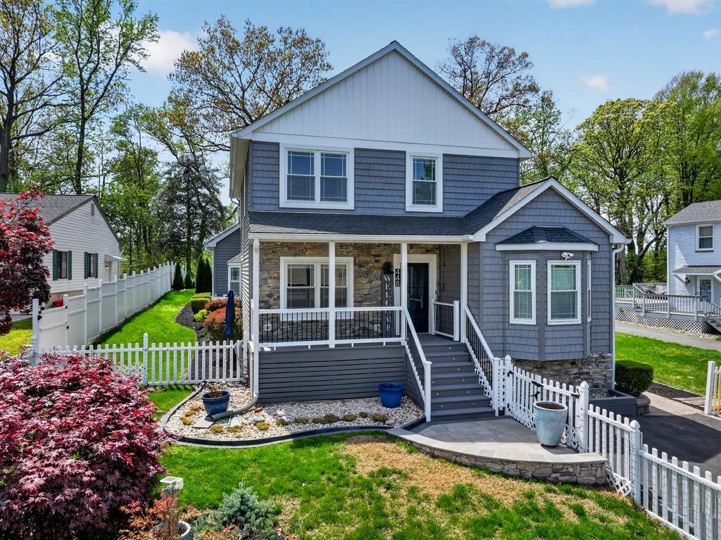 Image 2 of property listing at 448 MAPLE LEAF DR, Edgewater, MD 21037