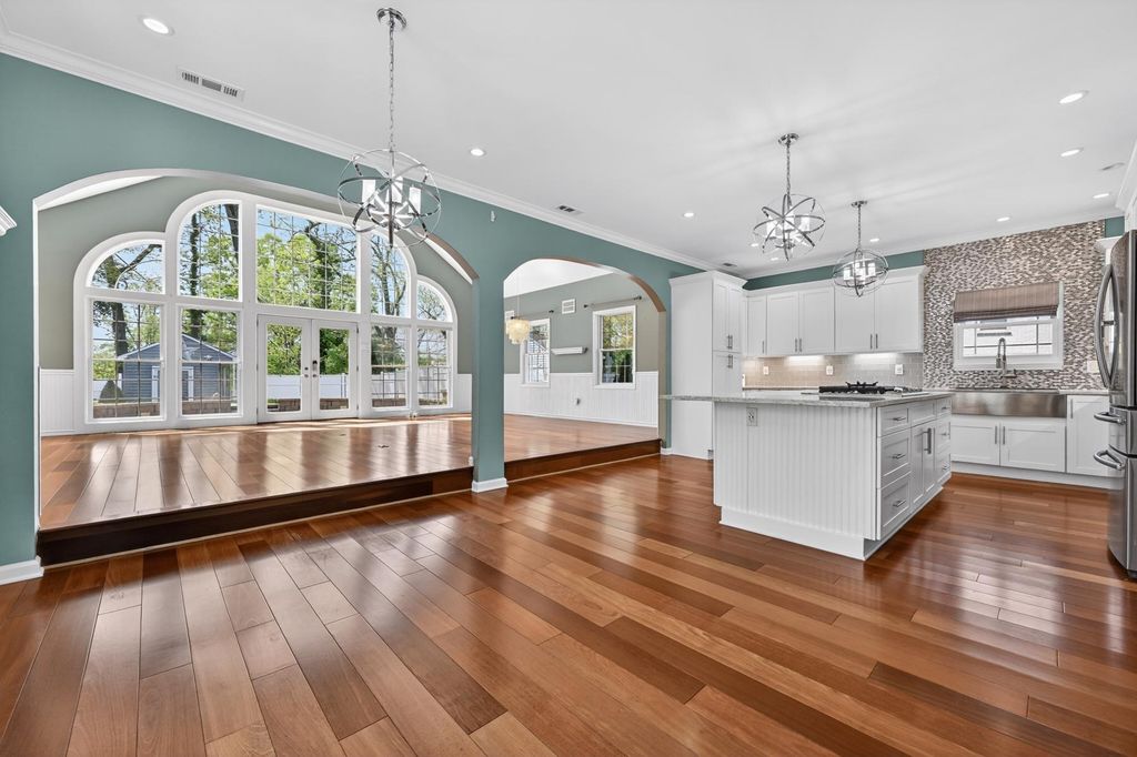 Image 13 of property listing at 448 MAPLE LEAF DR, Edgewater, MD 21037