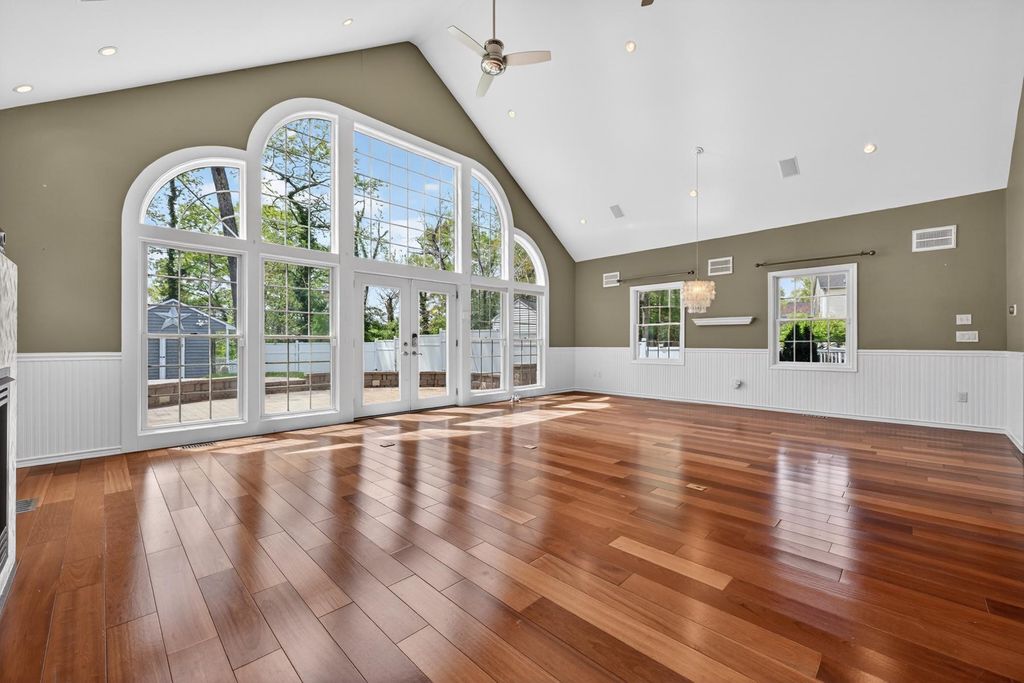 Image 14 of property listing at 448 MAPLE LEAF DR, Edgewater, MD 21037