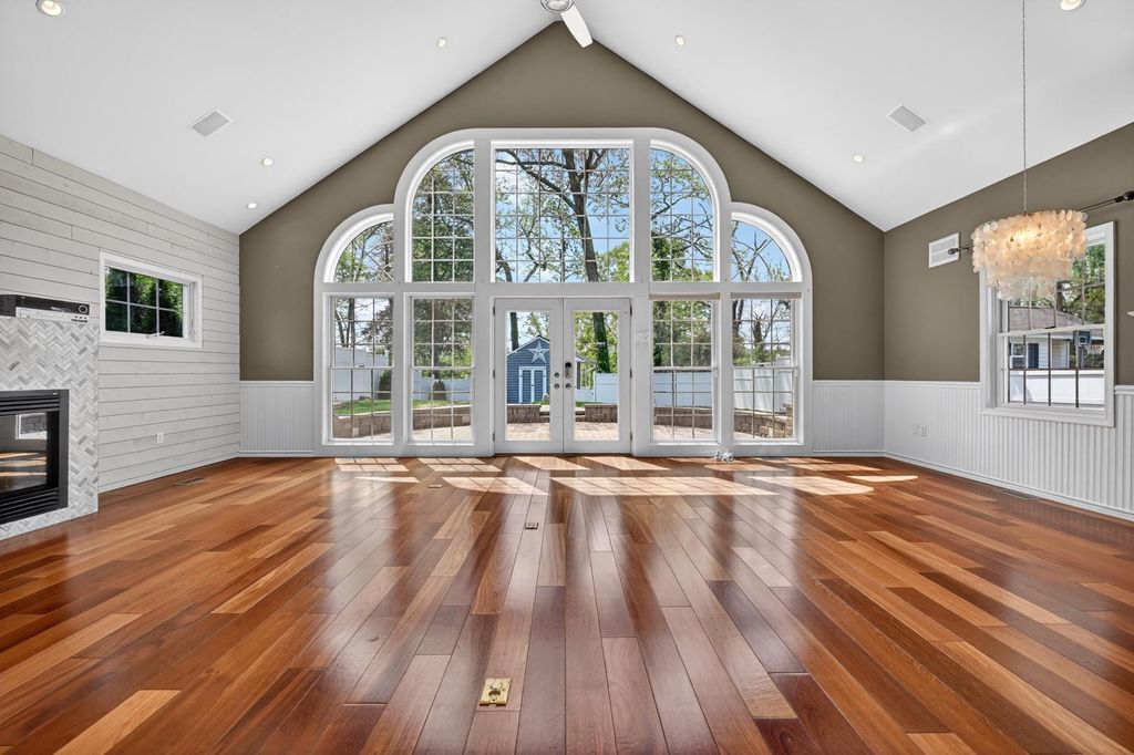 Image 15 of property listing at 448 MAPLE LEAF DR, Edgewater, MD 21037