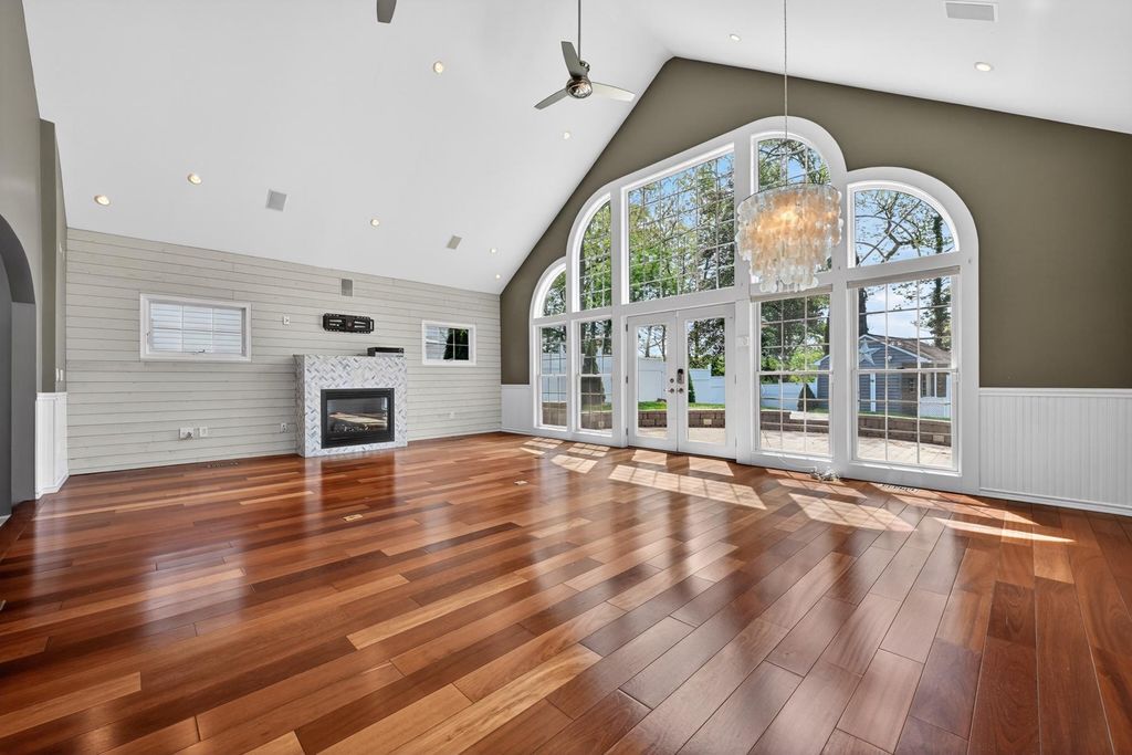 Image 16 of property listing at 448 MAPLE LEAF DR, Edgewater, MD 21037