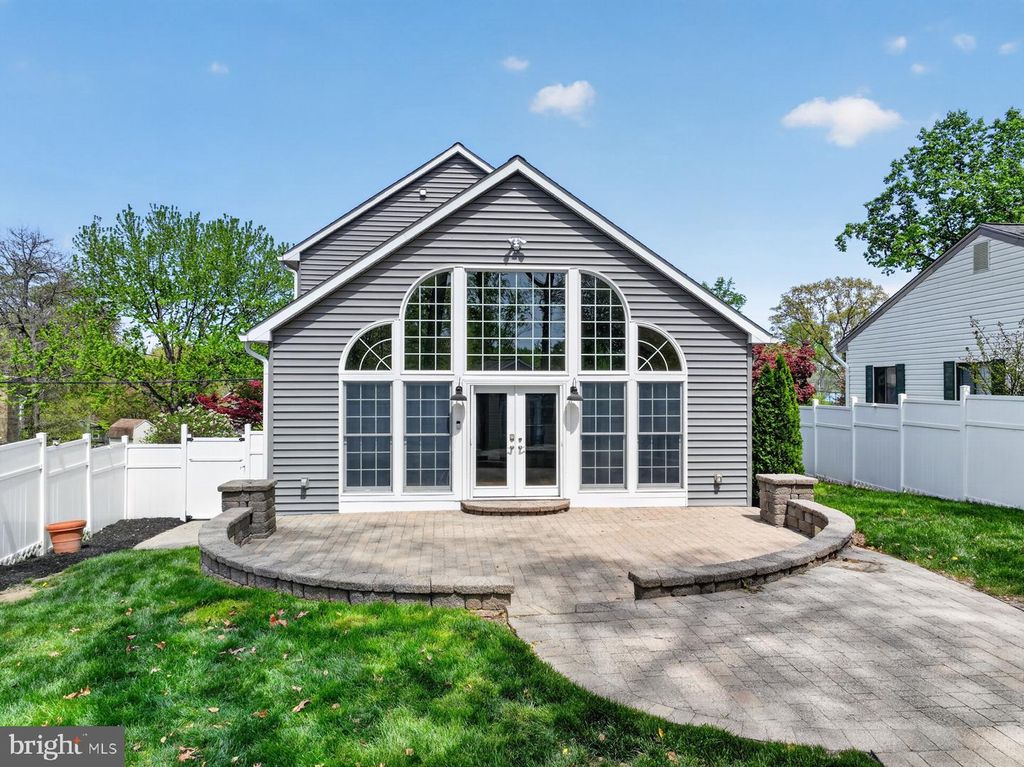 Image 4 of property listing at 448 MAPLE LEAF DR, Edgewater, MD 21037