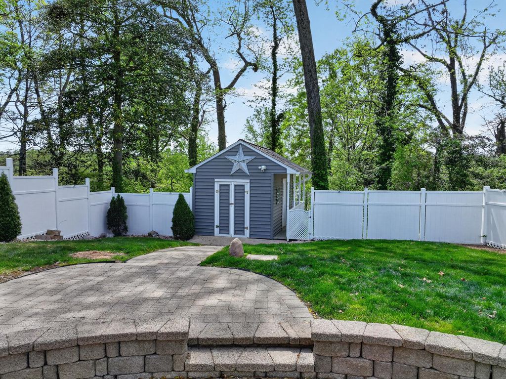 Image 6 of property listing at 448 MAPLE LEAF DR, Edgewater, MD 21037