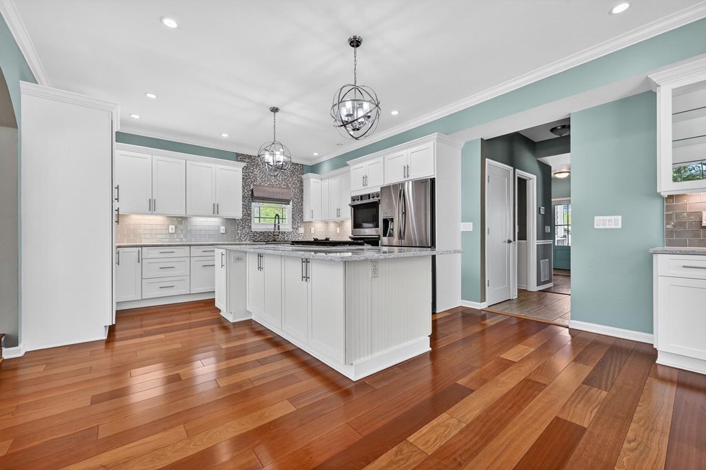 Image 8 of property listing at 448 MAPLE LEAF DR, Edgewater, MD 21037