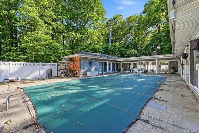 12 Tall Tree Court, Cold Spring Harbor, NY 11724