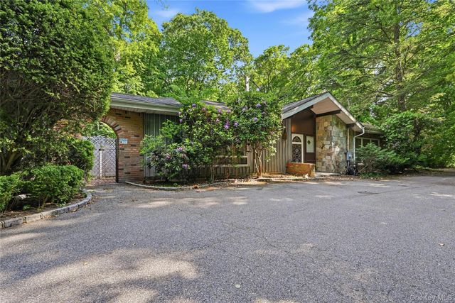 12 Tall Tree Court, Cold Spring Harbor, NY 11724