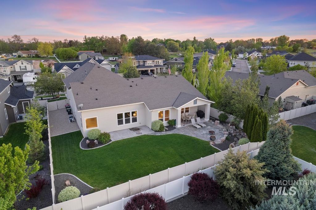 938 W Bear Track Ct., Meridian, ID 83642