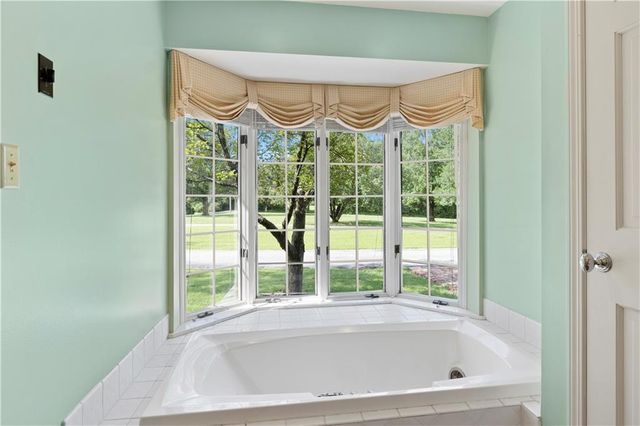 14908 E Pawhuska Road, Nevada, MO 64772