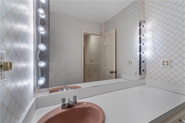 14908 E Pawhuska Road, Nevada, MO 64772