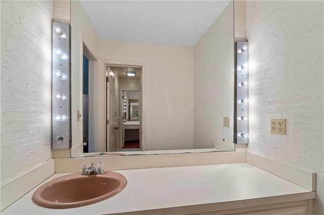 14908 E Pawhuska Road, Nevada, MO 64772