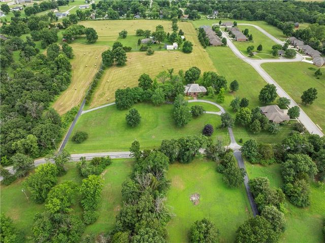 14908 E Pawhuska Road, Nevada, MO 64772