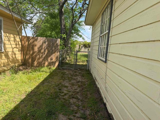 2318 Plume Drive, Tyler, TX 75703