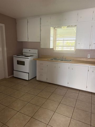 2318 Plume Drive, Tyler, TX 75703