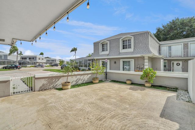 2003 Vision Drive, Palm Beach Gardens, FL 33418