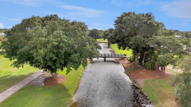 2003 Vision Drive, Palm Beach Gardens, FL 33418