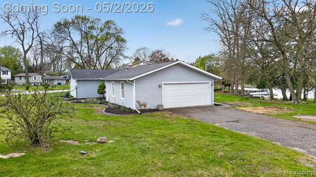2264 Crane Road, Fenton, MI 48430