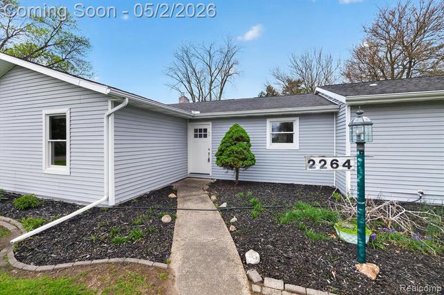 2264 Crane Road, Fenton, MI 48430