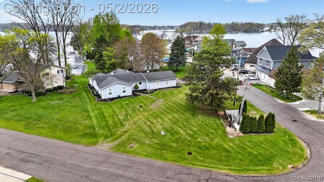 2264 Crane Road, Fenton, MI 48430
