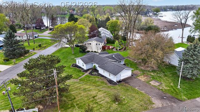2264 Crane Road, Fenton, MI 48430
