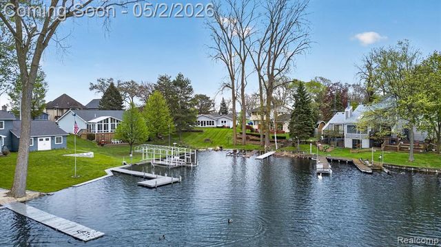 2264 Crane Road, Fenton, MI 48430