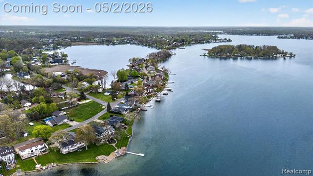 2264 Crane Road, Fenton, MI 48430