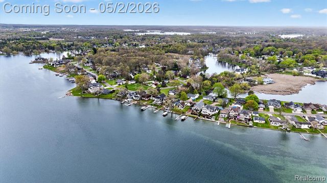 2264 Crane Road, Fenton, MI 48430