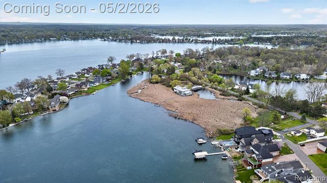2264 Crane Road, Fenton, MI 48430