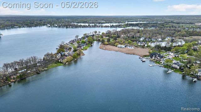 2264 Crane Road, Fenton, MI 48430