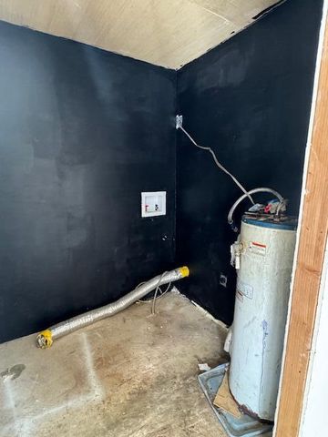 131 N Clark Street, Everton, MO 65646