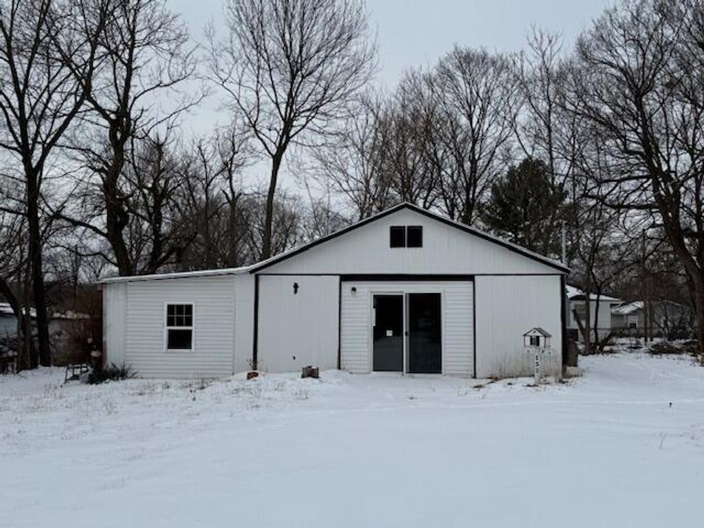 131 N Clark Street, Everton, MO 65646