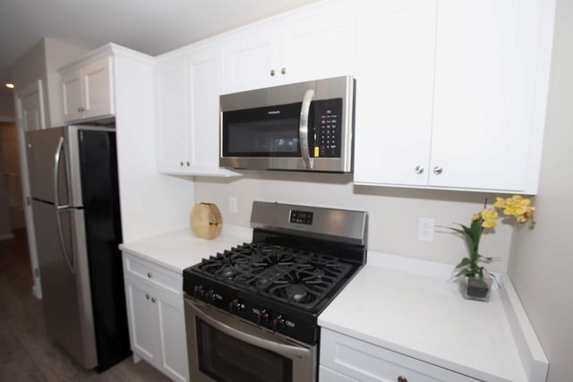 30 Temple 303, Whitman, MA 02382