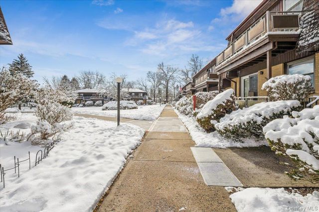 3 Germonds Village 2, Bardonia, NY 10954