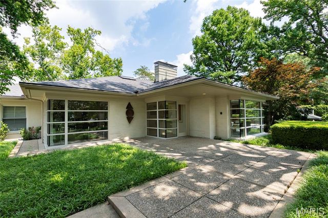 9005 Greenridge Drive, Richmond Heights, MO 63117
