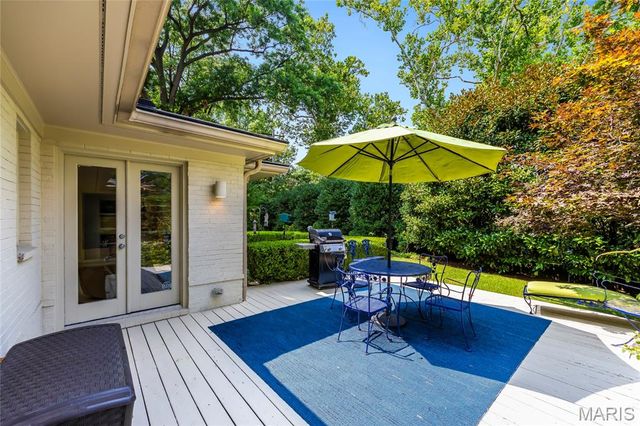 9005 Greenridge Drive, Richmond Heights, MO 63117