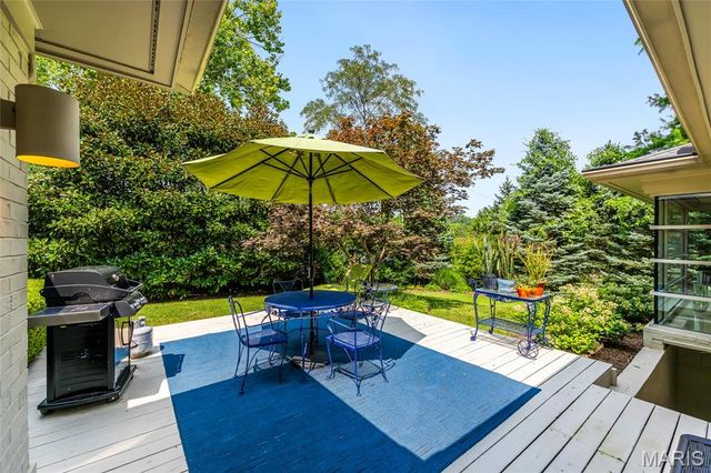 9005 Greenridge Drive, Richmond Heights, MO 63117