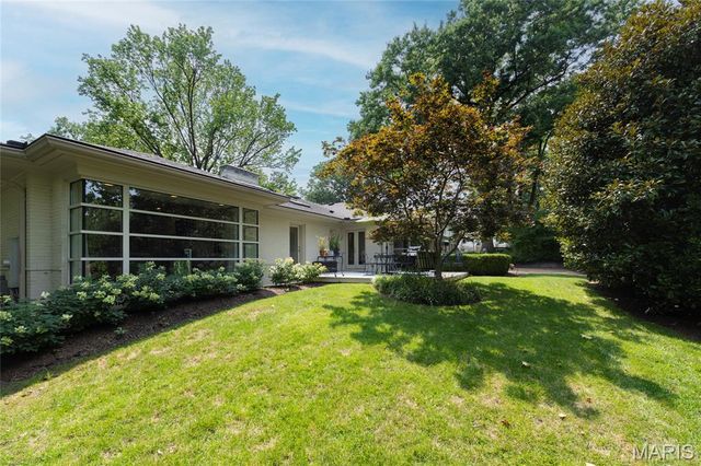 9005 Greenridge Drive, Richmond Heights, MO 63117