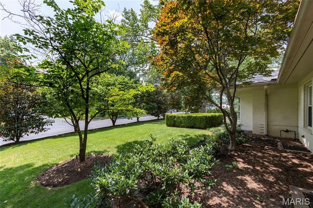 9005 Greenridge Drive, Richmond Heights, MO 63117