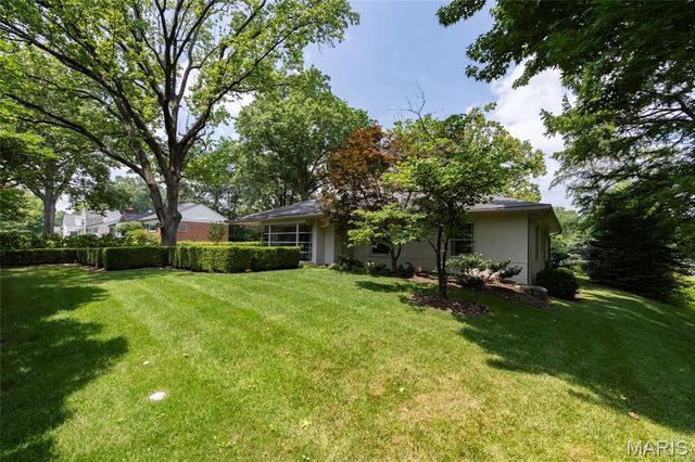 9005 Greenridge Drive, Richmond Heights, MO 63117