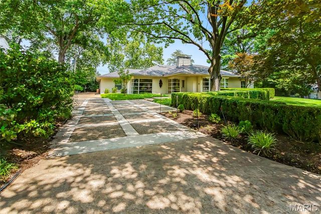 9005 Greenridge Drive, Richmond Heights, MO 63117