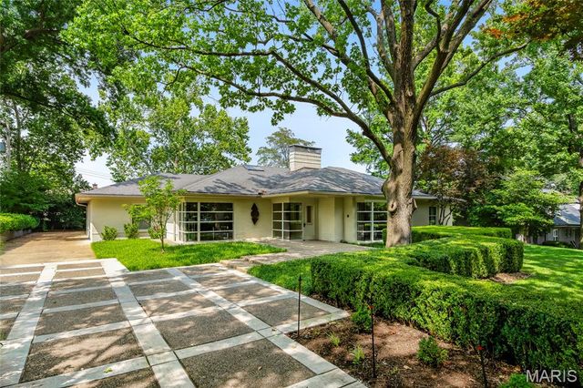 9005 Greenridge Drive, Richmond Heights, MO 63117