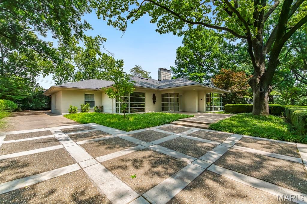 9005 Greenridge Drive, Richmond Heights, MO 63117