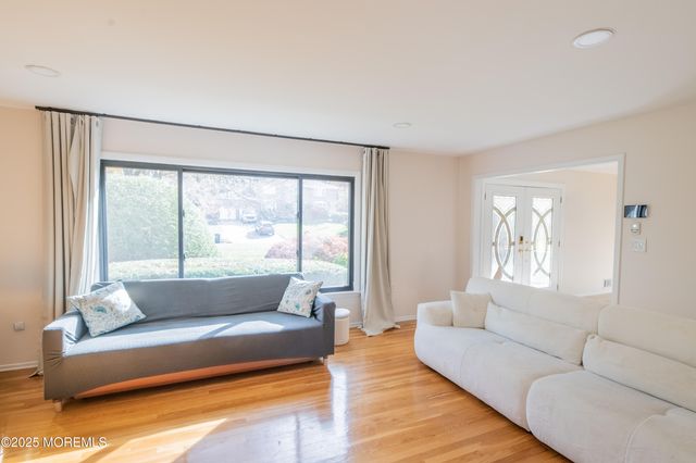 12 Pence Road, Manalapan, NJ 07726