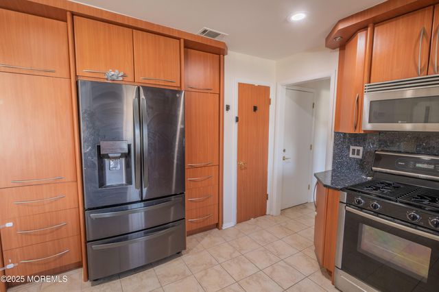 12 Pence Road, Manalapan, NJ 07726