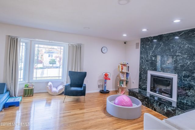 12 Pence Road, Manalapan, NJ 07726