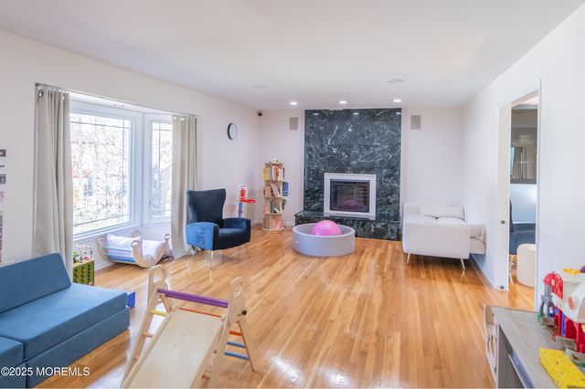 12 Pence Road, Manalapan, NJ 07726